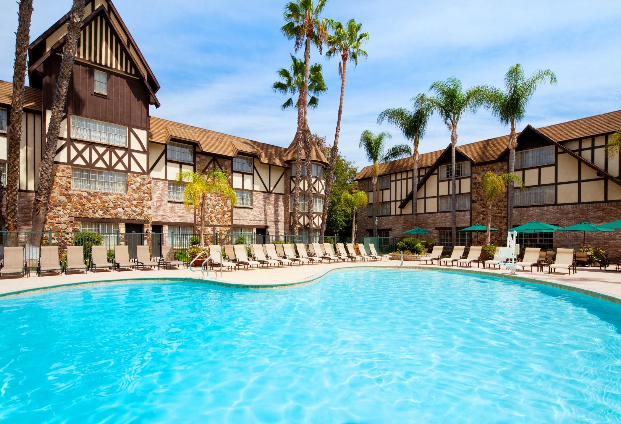 Anaheim Majestic Garden Hotel מראה חיצוני תמונה